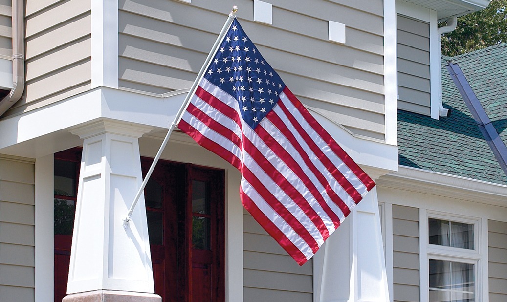 USA Flag in a tangle free flagpole